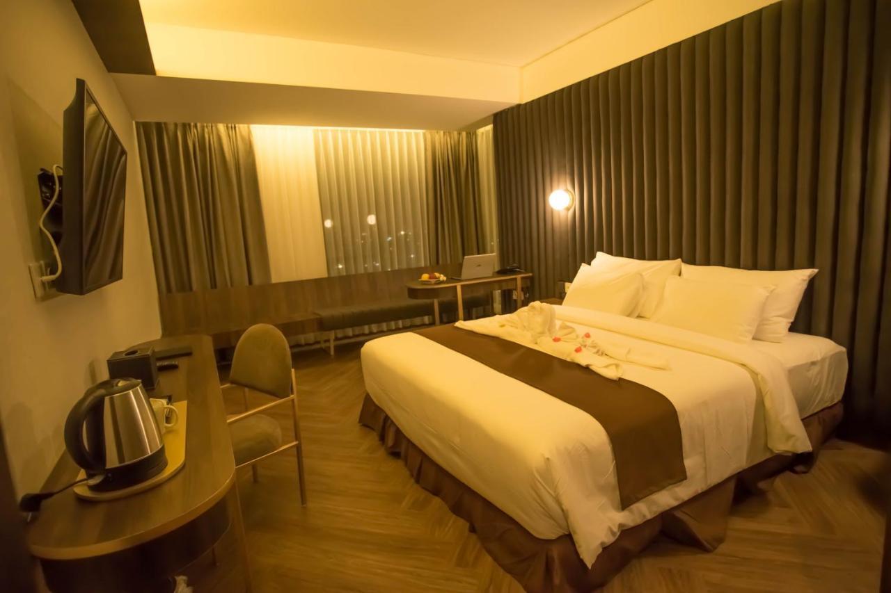 Bono Hotel Пеканбару Экстерьер фото